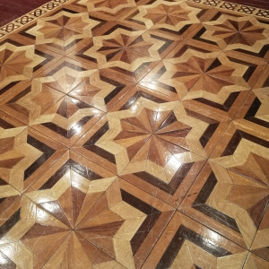 マーガレット会場の床は一面が伝統工芸の寄木細工|690141さんのロイヤルチェスター太田(ROYAL CHESTER OTA)の写真(2035684)