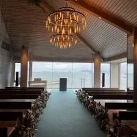 海が見えるチャペルです。
空は曇ってましたが、明るいです。