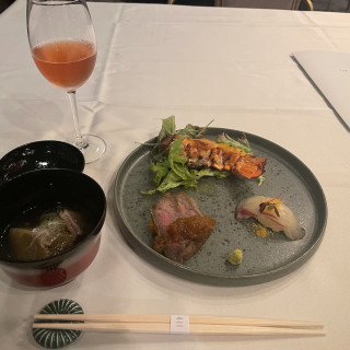オマールエビ、真鯛の変り寿司、ローストビーフ、茄子の鴨炊き