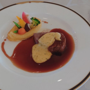 メインのお肉料理。
付け合わせがおいしい！|690316さんのホテルオークラ新潟の写真(2029829)