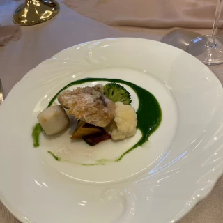魚料理(甘鯛松笠焼き、季節野菜のグリル、銀餡、葱ソース)