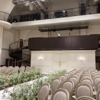 挙式会場のゲスト席の様子です