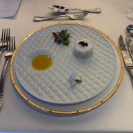 沖縄高級鮮魚ミーバイ。