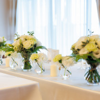 新郎新婦側のテーブルコーディネート。