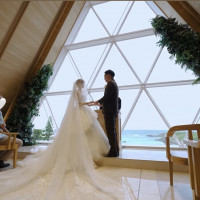 コンパクトな挙式会場なので、家族ともかなり距離が近いです。