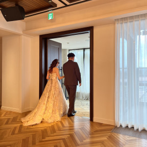 披露宴会場の外はすぐに外に繋がっています。|690522さんの奏の教会の写真(2572409)