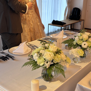 新郎新婦側のテーブルフラワー。|690522さんの奏の教会の写真(2572417)