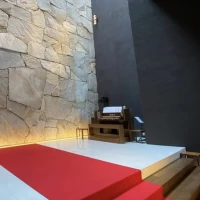 オルガンがあり、生演奏可能