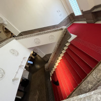 この赤い絨毯と大階段で写真が撮れるのは嬉しい