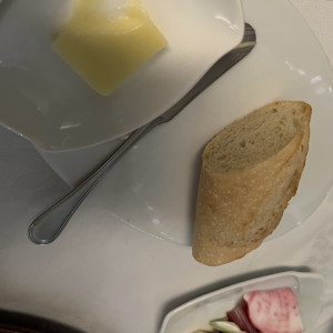 パンは、バケットと米粉パンの2種類あるそう|690608さんのアルモニーアンブラッセ ウエディングホテルの写真(2064505)