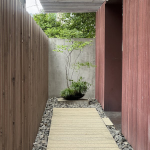 参道にある植込も季節により変わります。|690719さんのIWAI OMOTESANDO(イワイ オモテサンドウ)の写真(2455659)