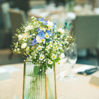 ゲストテーブルに置かれた花です。