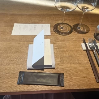 試食のテーブルセット。お箸で食べられるのが素敵です！