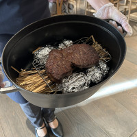 お肉料理の藁焼き