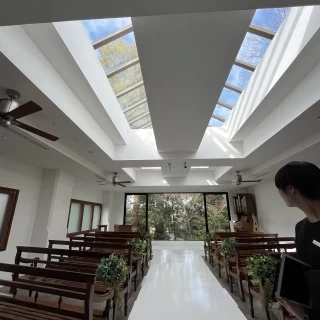 チャペルは天窓から光が差し込みます