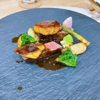 お肉の上にフォアグラが乗っていた