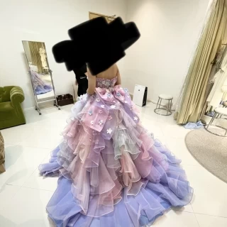 ドレスを試着した際の写真です。