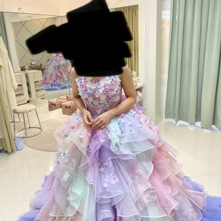 ドレスを試着した際の写真です。