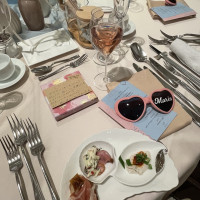 可愛いテーブルコーディネート！おつまみビュッフェもあってずっ