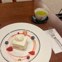 ショートケーキと緑茶