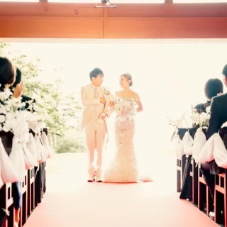青空と新緑がとても映えるチャペルでした！