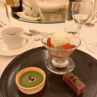 デザート。全て本当に美味しかった…サイズ感も丁度よかった。
