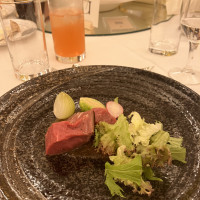 牛フィレ肉のステーキ。ソースが爽やかで美味しかった…