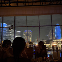 スクリーンがあがり夜景がみえます