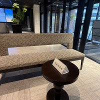 入り口からはいると所々に親族用の待ち合いソファがありました