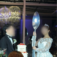 ファーストバイトで大きいスプーンを使っていました