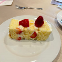 ウェディングケーキはみんなに配られました