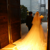 挙式場は扉が開くと横浜の景色がみえて素敵でした