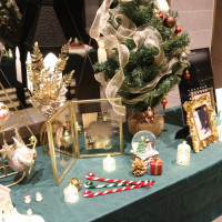 クリスマス仕様でウェルカムスペースが飾り付けされていました