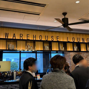 受付がおわった方からウェルカムドリンクを受け取り待機しました|691553さんのノートルダム横浜みなとみらい/FIVESTAR WEDDINGの写真(2600763)