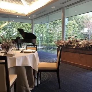 落ち着いた空間の披露宴会場