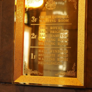 エレベーターの中のご案内ゴールドで素敵です|691625さんのロイヤルチェスター福岡の写真(2525240)