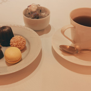 食べれる分だけ選べる小菓子、コーヒーと砂糖とミルク|691625さんのレストランひらまつ博多の写真(2051334)