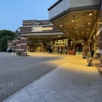 地上の入り口です
