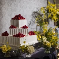 装花とケーキの写真です