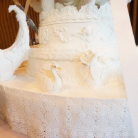トラディショナルケーキには白鳥が乗ってます。