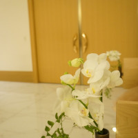 挙式の装花は胡蝶蘭でした。