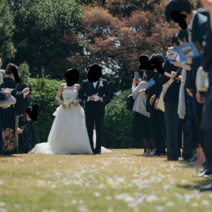 フラワーシャワーが終わったあとの角度でのガーデンです|691894さんのジェームス邸の写真(2559352)