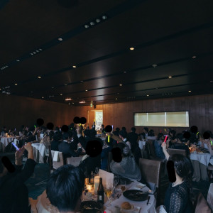 暗くなったら披露宴会場はこんな感じです|691894さんのジェームス邸の写真(2559340)