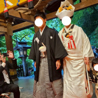 神事へ行く道