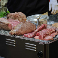 ブュッフェ形式で京都のすばらしいお料理を提供