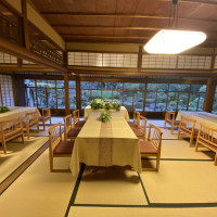 日本庭園の会場。こじんまりとした畳敷の会場です。