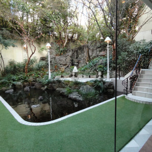 披露宴会場から望める庭です。滝と階段があります。|692219さんのアプローズスクエア東京迎賓館の写真(2081050)