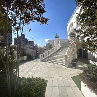 大階段から繋がるガーデンスペース