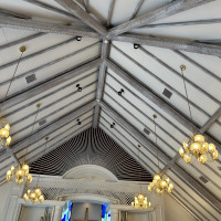 光溢れる滝の教会　天井