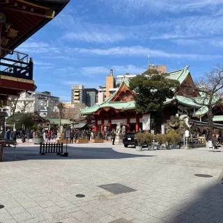 披露宴会場側から見た社殿